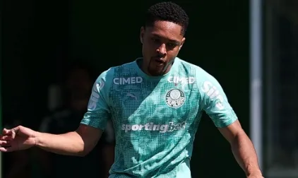 Vitor Roque intensifica recuperação no Palmeiras