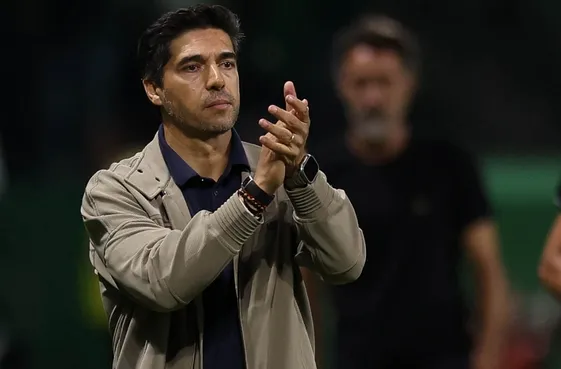 Abel Ferreira defende Carlos Miguel após falha do goleiro em derrota do Palmeiras