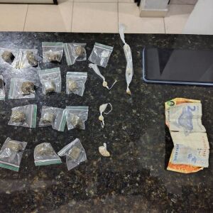 Jovem de 17 anos detido por tráfico de drogas em São Carlos