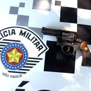 Adolescente procurado por roubo é apreendido com arma em Descalvado