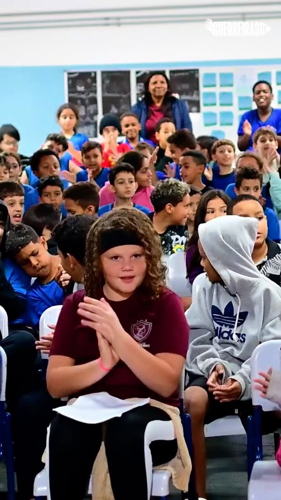Guerreiras Grenás visitam escola em Araraquara e reforçam a importância dos estudos