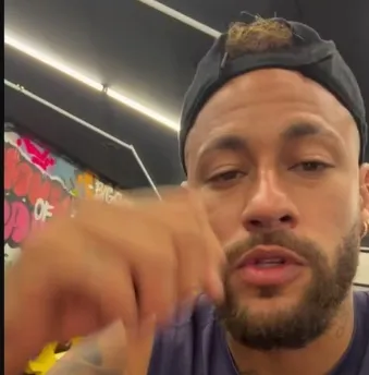 Neymar rebate críticas por jogar torneio de pôquer: 'Cuidem da vida'
