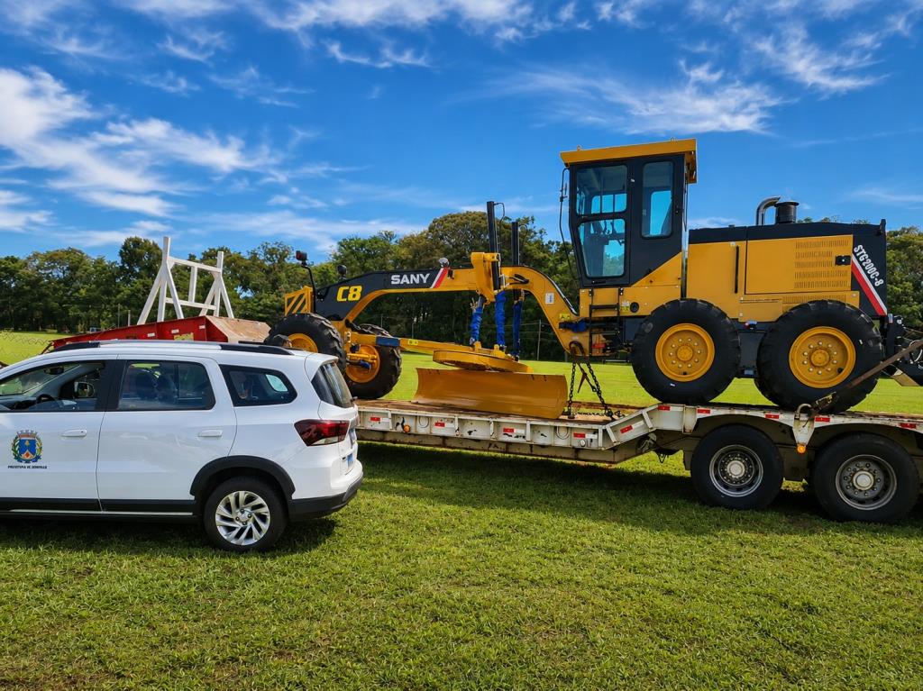 Araraquara recebe motoniveladora para fortalecer infraestrutura rural