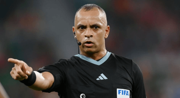 Árbitro brasileiro Wilton Pereira Sampaio se destaca e é cotado para a final da Copa do Mundo