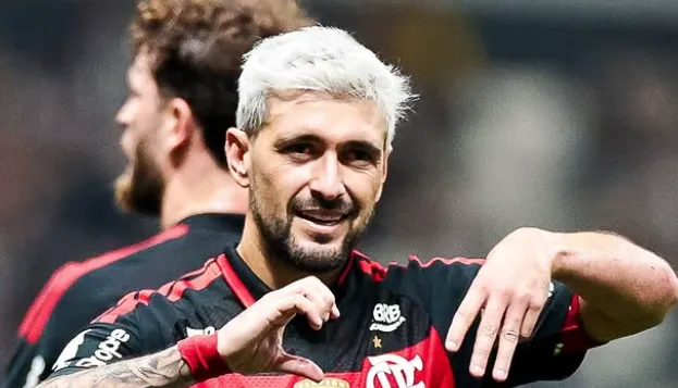 Arrascaeta retorna ao Flamengo para o Brasileirão após desfalcar seleção uruguaia