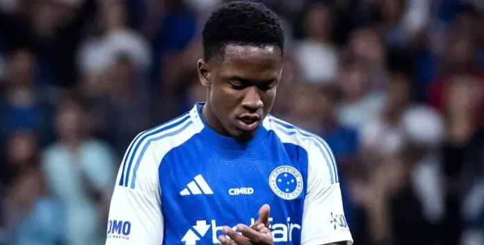 A lesão de Sinisterra pode afastar o atacante do Cruzeiro até o fim do ano