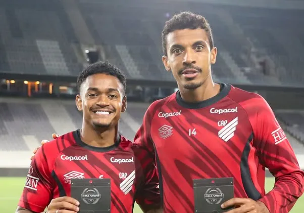 Athletico-PR e Internacional duelam neste sábado pelo Brasileirão