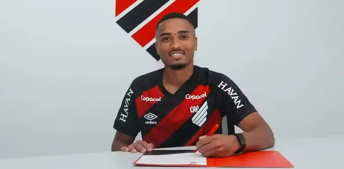 Athletico Paranaense assegura Leozinho com novo contrato até 2028