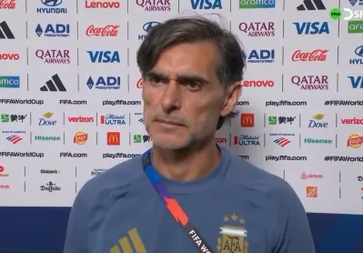 Roberto Ayala, auxiliar da Argentina, expressa remorso por agressão na final da Copa