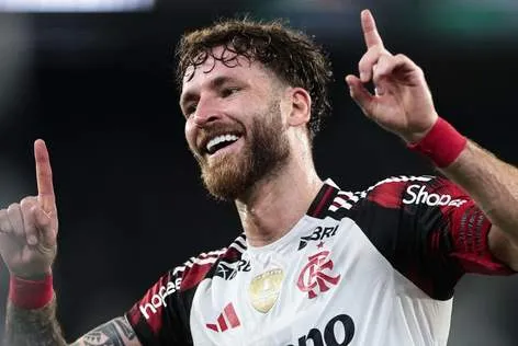 Besiktas demonstra interesse em Léo Pereira, zagueiro do Flamengo