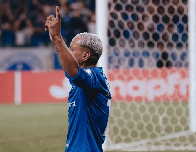 Brasileirão: Cruzeiro vence o Coritiba em noite de placar econômico