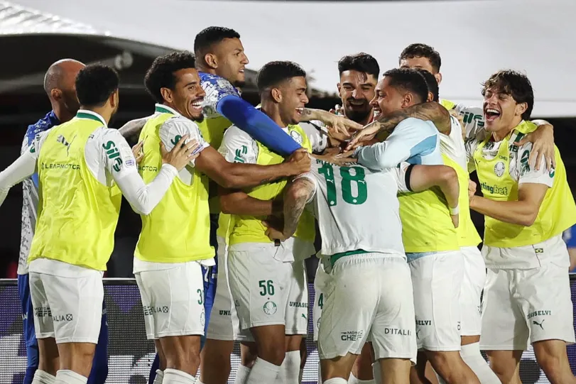Palmeiras goleia e Flamengo empata na abertura da 21ª rodada do Brasileirão
