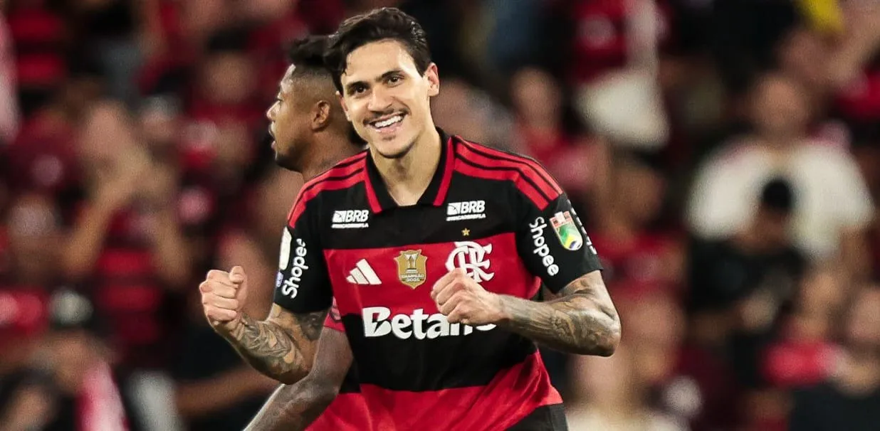 Flamengo goleia Chapecoense por 4 a 0 com dois gols de Pedro e mantém vice-liderança