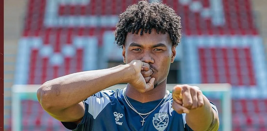 O atacante GB deixa o Vasco e é anunciado pelo Chaves para a Europa