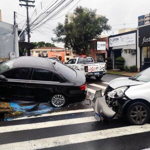 Acidente de trânsito em São Carlos deixa gestante socorrida após colisão