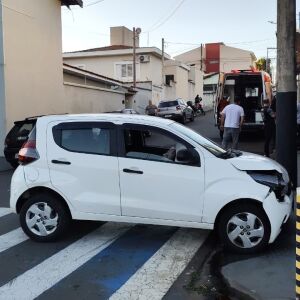 Colisão na Vila Costa do Sol deixa mulher ferida após acidente entre dois veículos