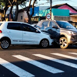 Colisão de veículos na Vila Prado mobiliza SAMU em São Carlos