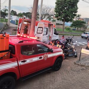 Acidente entre moto e scooter elétrica deixa um ferido em São Carlos