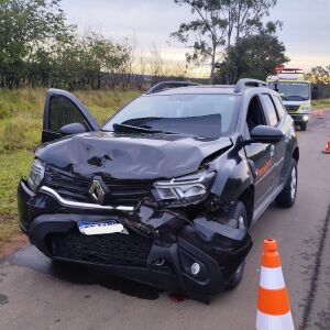 Acidente na SP-215 deixa motorista ferido após freada brusca em São Carlos
