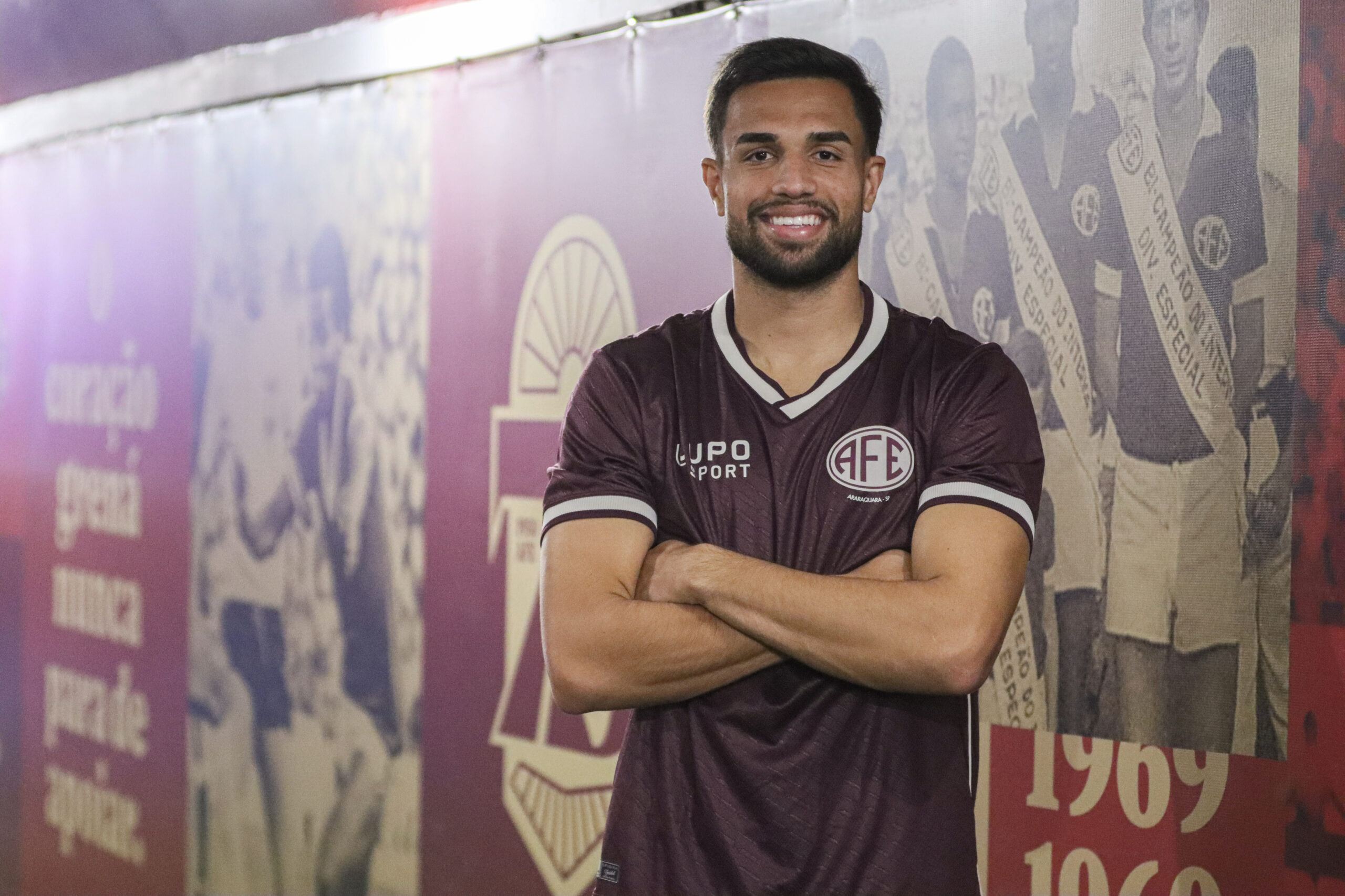 Ferroviária anuncia contratação do lateral-esquerdo Vinicius Kauê para a temporada 2026
