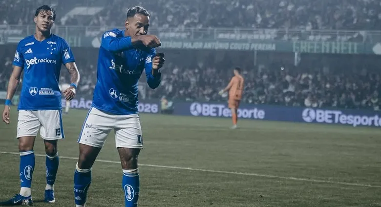 Cruzeiro no Brasileirão supera o Coritiba fora de casa e cola no G-5