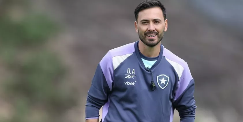 Davide Ancelotti aponta ausência de comando e caos interno no Botafogo