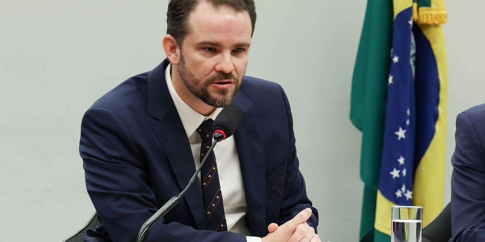 Dívida pública do Brasil é menor que a de grandes economias, diz Durigan