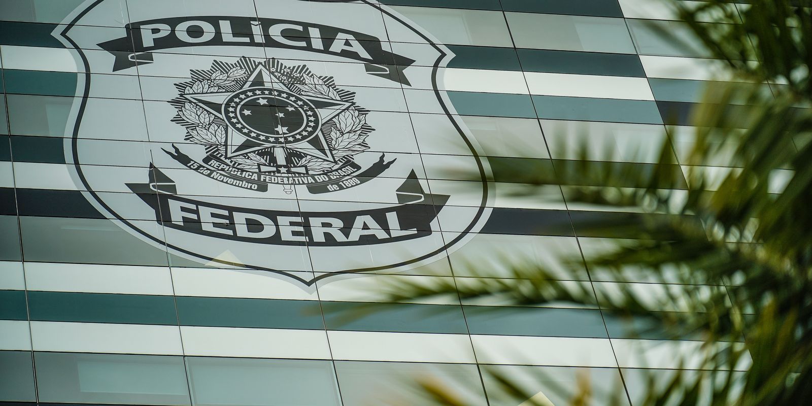 Flávio Bolsonaro nega calúnia contra Lula em manifestação à Polícia Federal