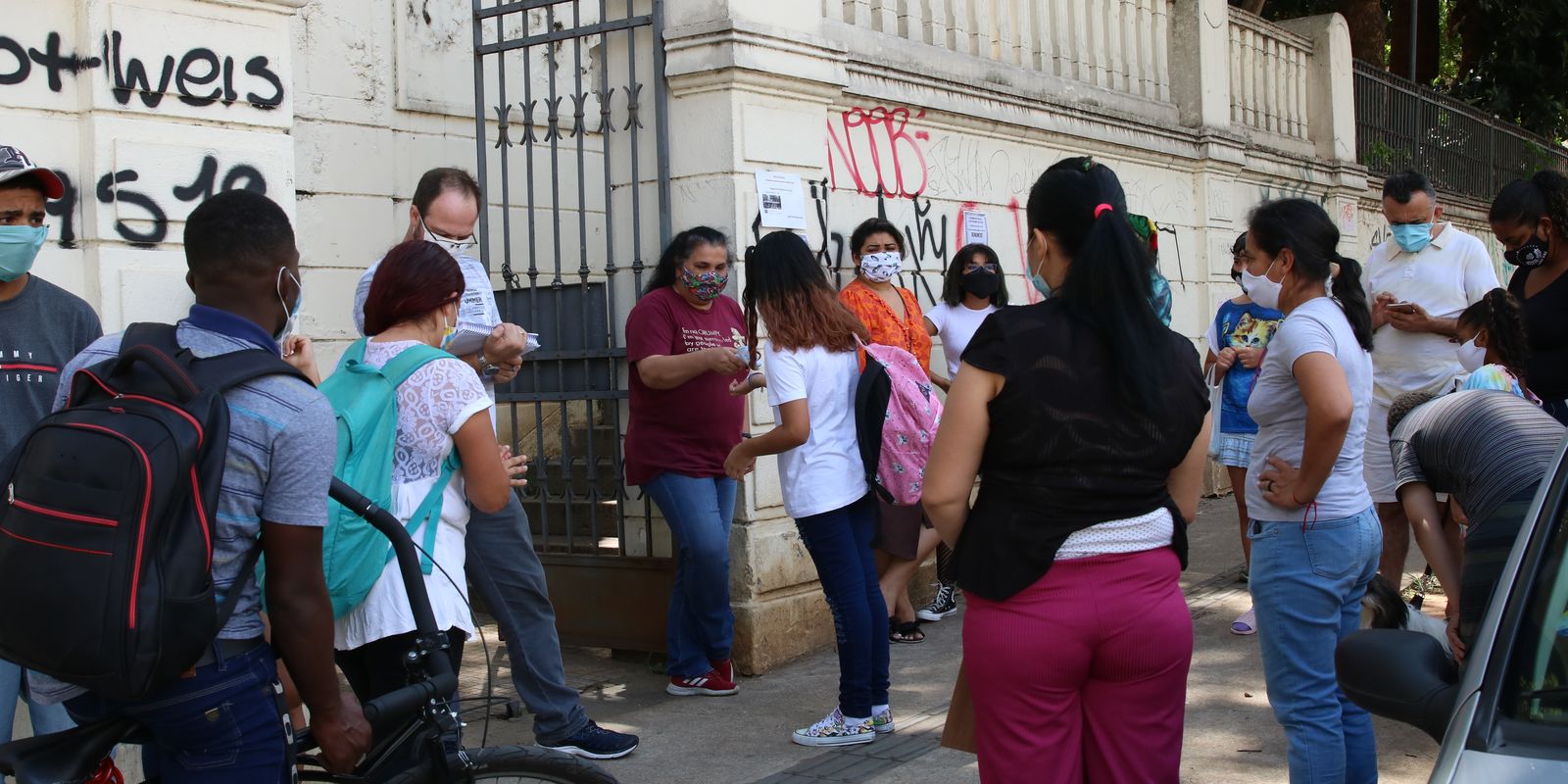 O papel crucial das escolas no combate à violência contra meninas e a urgência da educação de gênero