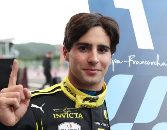 Rafael Câmara fica em quarto na corrida sprint da Fórmula 2