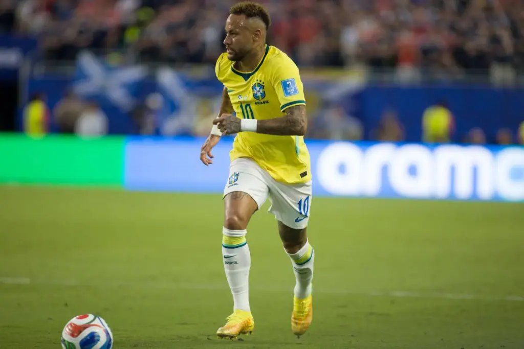 O futuro de Neymar no Santos permanece incerto após a Copa do Mundo