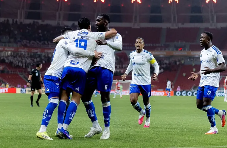 Cruzeiro vence Internacional por 2 a 1 em partida emocionante no Brasileirão
