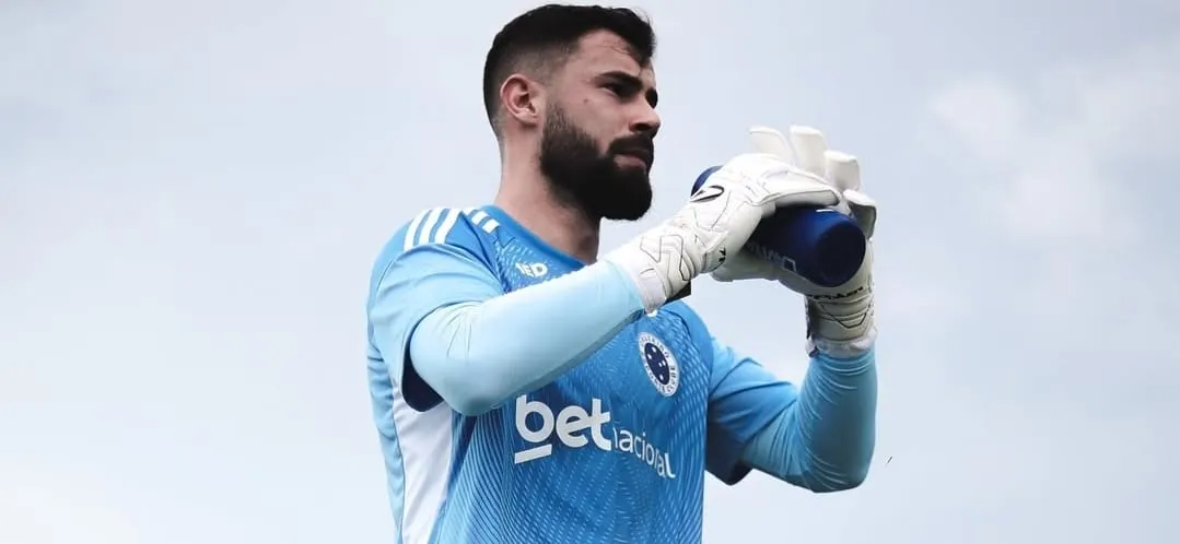 Internacional avalia Matheus Cunha, goleiro do Cruzeiro, como possível reforço