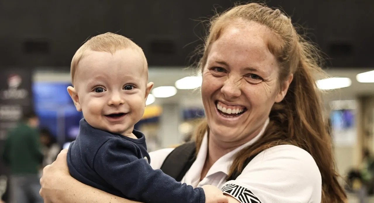 Futebol feminino: jogadora do Santos viaja com filho após medida da CBF