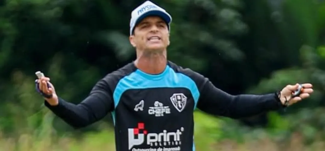 Técnico Júnior Rocha projeta reforços no Paysandu para o jogo contra o Confiança