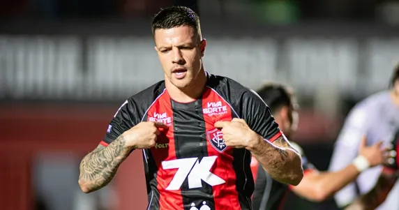 Renato Kayzer celebra 