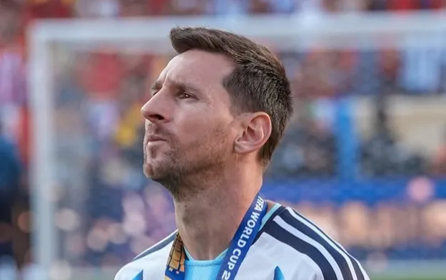 Messi expressa profunda tristeza após derrota da Argentina na final