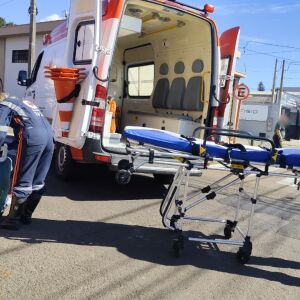 Motociclista foge após atropelar idoso em São Carlos