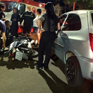 Motociclista fica ferida após colisão com carro na Vila Prado