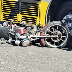 Motociclista de 61 anos fica ferido em colisão com ônibus em São Carlos