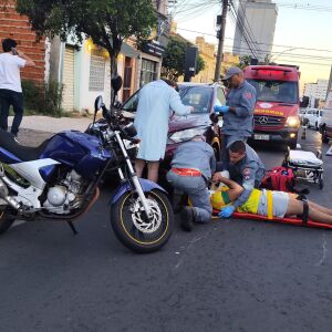 Motociclista ferido em colisão traseira na Avenida São Carlos
