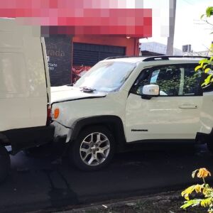 Motorista sofre mal súbito e causa colisão traseira na Avenida Henrique Gregori