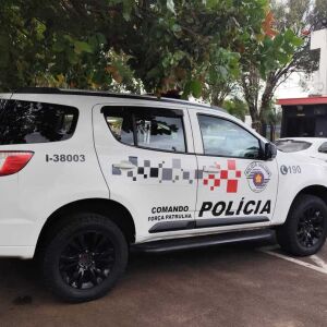 Mulher procurada por roubo é capturada pela PM em São Carlos após tentativa de fuga