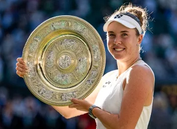 Linda Noskova conquista Wimbledon e se torna a mais jovem campeã em mais de uma década