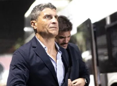 Pedro Emanuel adota discurso otimista após estreia com derrota no Vasco