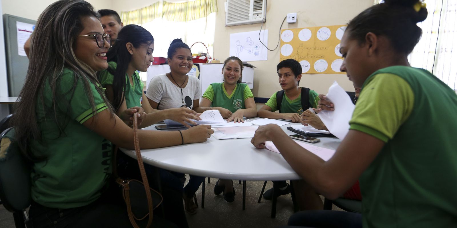 Pé-de-Meia: pagamentos para estudantes nascidos em setembro e outubro são liberados