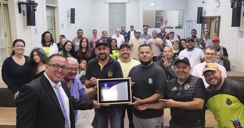 Viela Futebol Clube recebe Diploma de Honra ao Mérito por seu trabalho esportivo e social