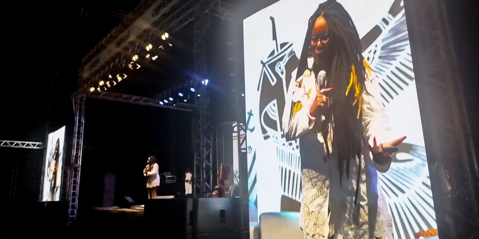 Carla Akotirene critica visão simplificada sobre o racismo estrutural no Brasil