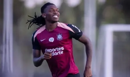 Rafael Leão treina no CT do Corinthians durante férias