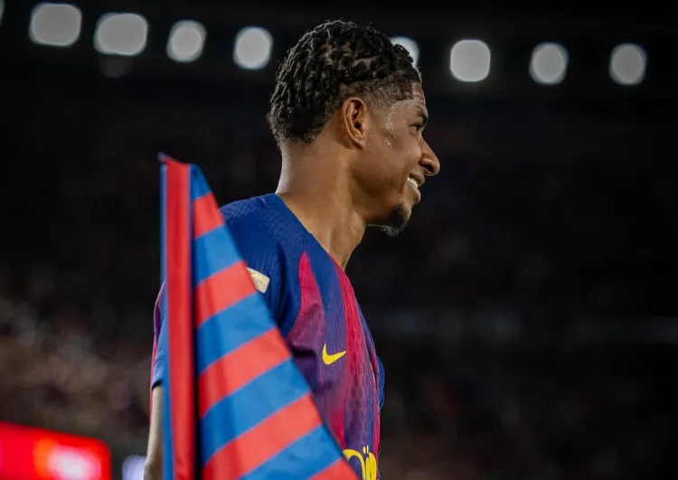 Marcus Rashford deixa o Barcelona e confirma retorno ao Manchester United